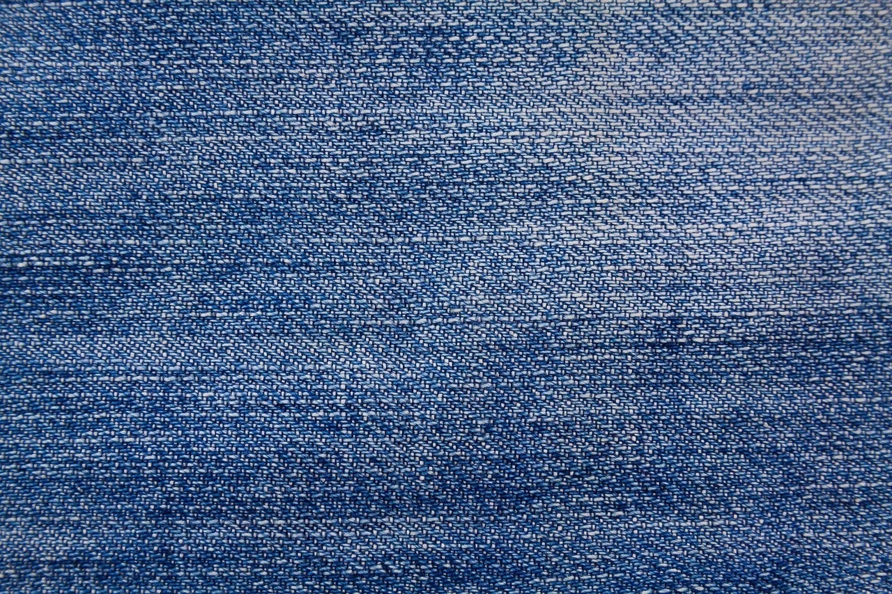 Moda lata 90 w praktyce: 10 stylizacji na co dzień i do pracy